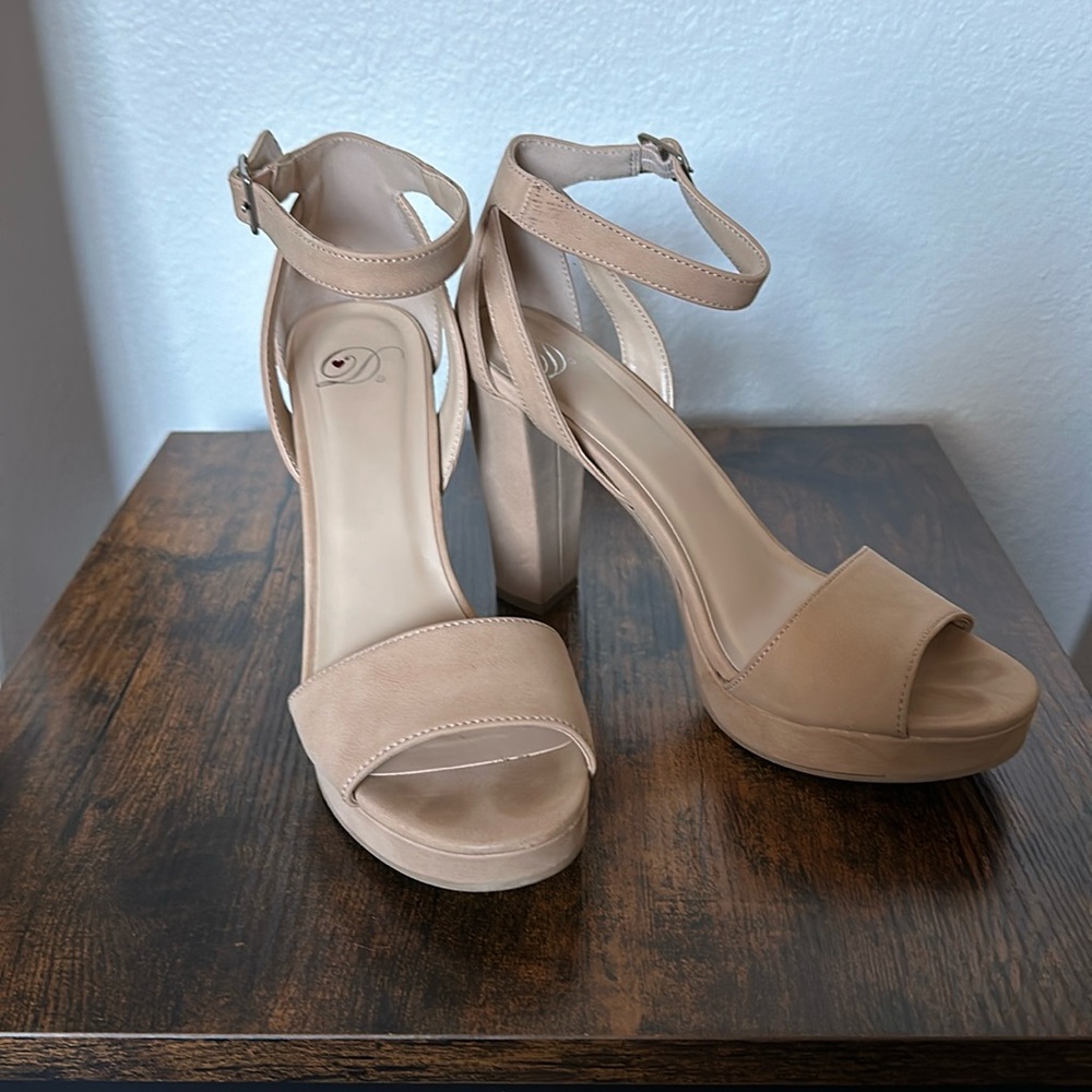WOMEN'S DELICIOUS ADJURE PLATFORM DRESS SANDALS